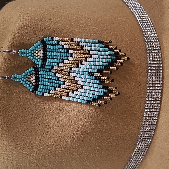 Beaded Hat & Earrings - Picture 9 of 9